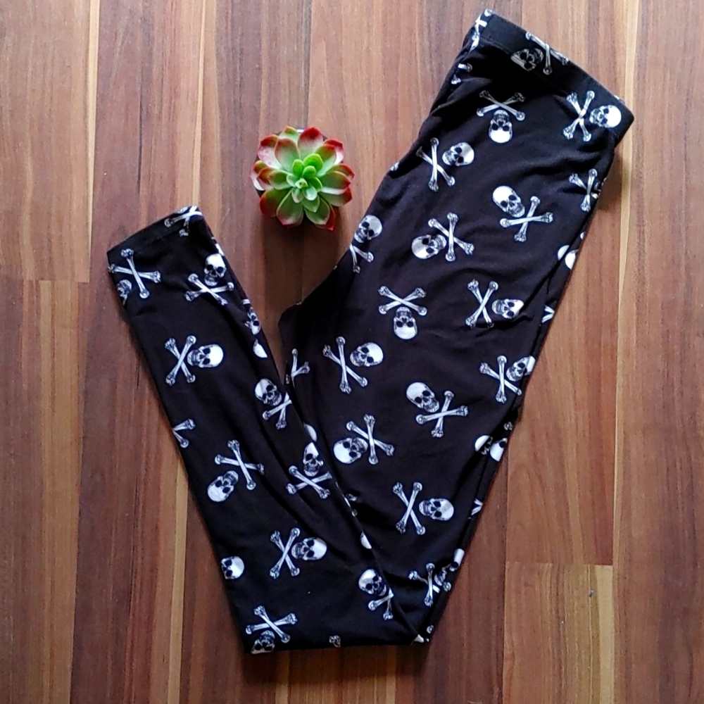 💀Skull & Crossbone Print Leggings💀